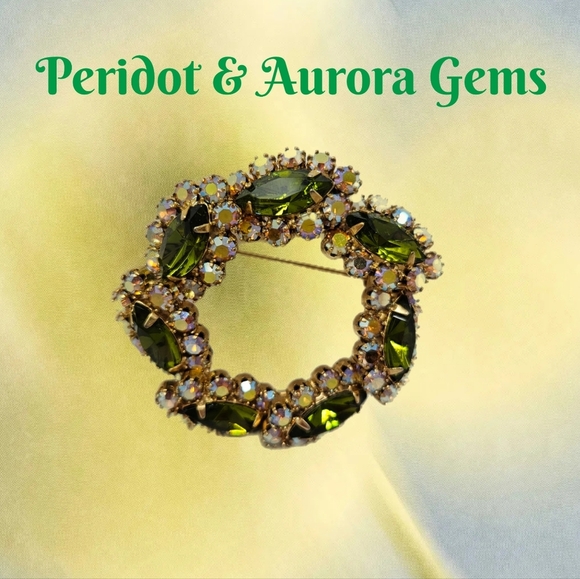 Vtg Brooch Peridot-Aurora Gem Wreath Shape Green & Clear Iridescence Rhinestones - Picture 1 of 4